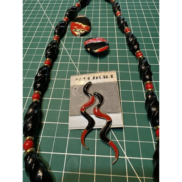 Napier Vintage Necklace 2 Earrings Black & Red Enamel Necklace Earrings & Brooch - Picture 3 of 7
